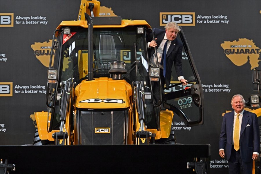 英國首相出席JCB印度新工廠投產(chǎn)儀式